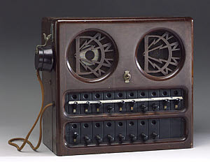 10433077
Dictograph loudspeaking �master� house-telephone unit, c 1940.