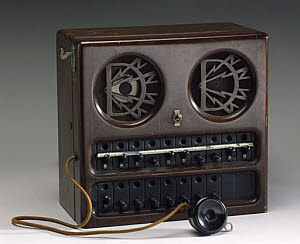 10433078
Dictograph loudspeaking �master� house-telephone unit, c 1940.