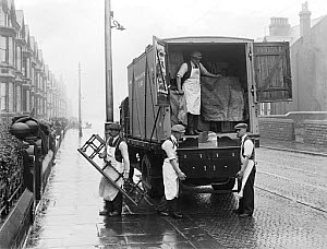 10449500
&copy; National Railway Museum
Furniture removal, 1930.