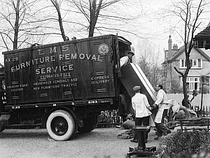 10449508
&copy; National Railway Museum
Furniture removal, 1935.