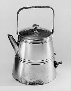 10182309
Early electric kettle, 1905-1915.