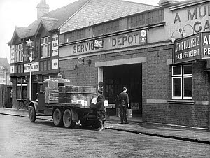 10449515
&copy; National Railway Museum
Delivery van, 1935.