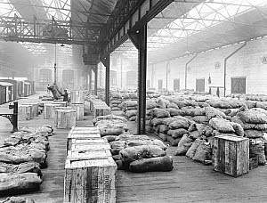 10444418
&copy; National Railway Museum
Warehouse at Oldham Road goods depot, Manchester, 1924.