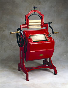 10296121
&copy;
The 'Vowel Y' washing machine and wringer, 1897.