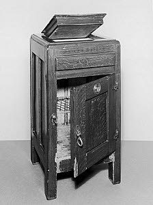 10182259
Insulated ice-box, c 1900.