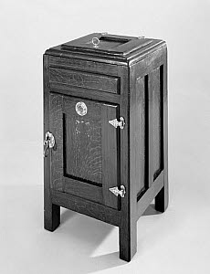 10182260
Insulated ice-box, c.1900 Produced in 1900