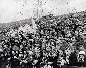 10324562
&copy; NMeM Daily Herald Archive
Blackburn Rovers supporters cheering, 1950.