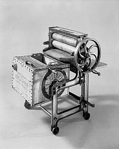 10182266
Model of washing and wringing machine.