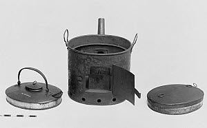 10182366
Bachelor's stove, 1760-1820.