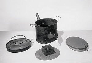 10182367
Bachelor's stove, 1760-1820.