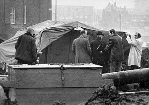 10322773
&copy; Manchester Daily Express
Police searching a murder scene, Manchester, 27 February 1973.