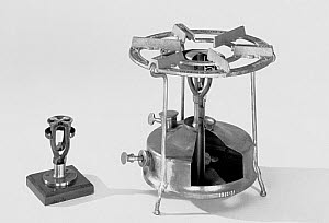10182382
Primus No.5 'Silent' brass paraffin cooking stove.