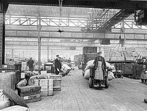 10444388
&copy; National Railway Museum
Oldham Road goods depot, Manchester, 23 April 1924.