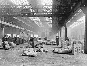 10444389
&copy; National Railway Museum
Oldham Road goods depot, Manchester, 23 April 1924.