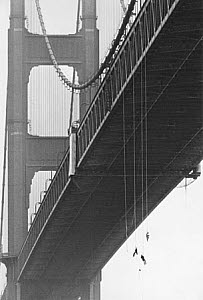 10461039
&copy; Manchester Daily Express
Bungee jumpers, Golden Gate Bridge, San Francisco, USA, October 1979.