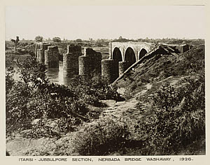 10446163
&copy; National Railway Museum
Nerbada Bridge, between Itarsi and Jabalpur, India, 1926.