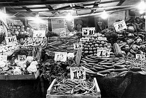 10455785
© Manchester Daily Express
Greengrocer’s, Islington Market, London, August 1977. 10455785
© Manchester Daily Express
Greengrocer’s, Islington Market, London, August 1977.