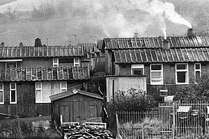 10465485
&copy; Manchester Daily Express
Pre-fab estate, Congleton, November 1974.