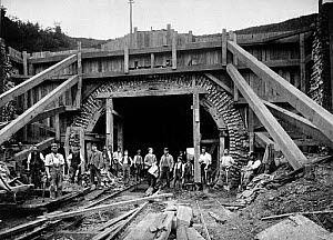 10324486
&copy; National Railway Museum
Reconstructing Gill's Corner tunnel, 1892.