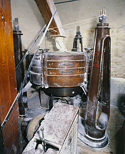 10276887
&copy; Science Museum
Grinding machinery used to produce casein plastic, 1900.
