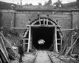 10324487
&copy; National Railway Museum
Reconstructing Gill�s Corner Tunnel, 1892.