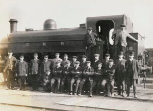 10451601
&copy; National Railway Museum
Doncaster works staff beside a tank engine, South Yorkshire, c 1916.