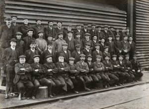 10451617
&copy; National Railway Museum
Workers at Doncaster carriage works, South Yorkshire, c 1916.