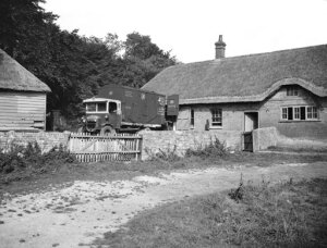 10442361
&copy; National Railway Museum
Removal van, Wexcombe Manor, Marlborough, 30 September 1937.
