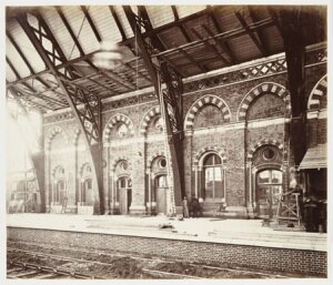 10446864
&copy; National Railway Museum
Platform at St Pancras Station, London, 1868.