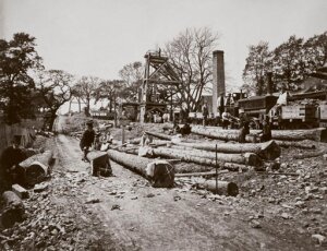 10319169
&copy; National Railway Museum
Navvies at Pit Bank Shaft No 4, Belsize Tunnel, London, c 1865.