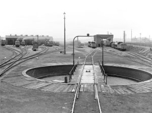 10444490
&copy; National Railway Museum
Turntable at Aintree Motive Power depot, Liverpool, November 1924.