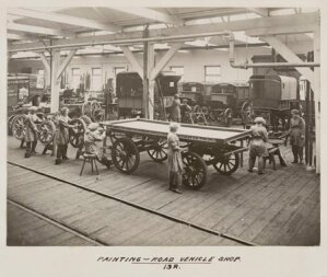 10451592
&copy; National Railway Museum
Women workers at Doncaster works, South Yorkshire, c 1916.