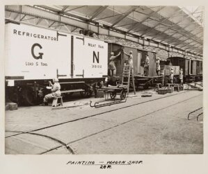 10451593
&copy; National Railway Museum
Women workers at Doncaster works, South Yorkshire, c 1916.