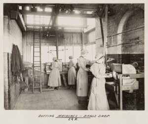 10451597
&copy; National Railway Museum
Women workers at Doncaster works, South Yorkshire, c 1916.