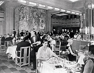 10324968
&copy; NMeM Daily Herald Archive
Diners on board the 'Empress of Britain', c.1930s.